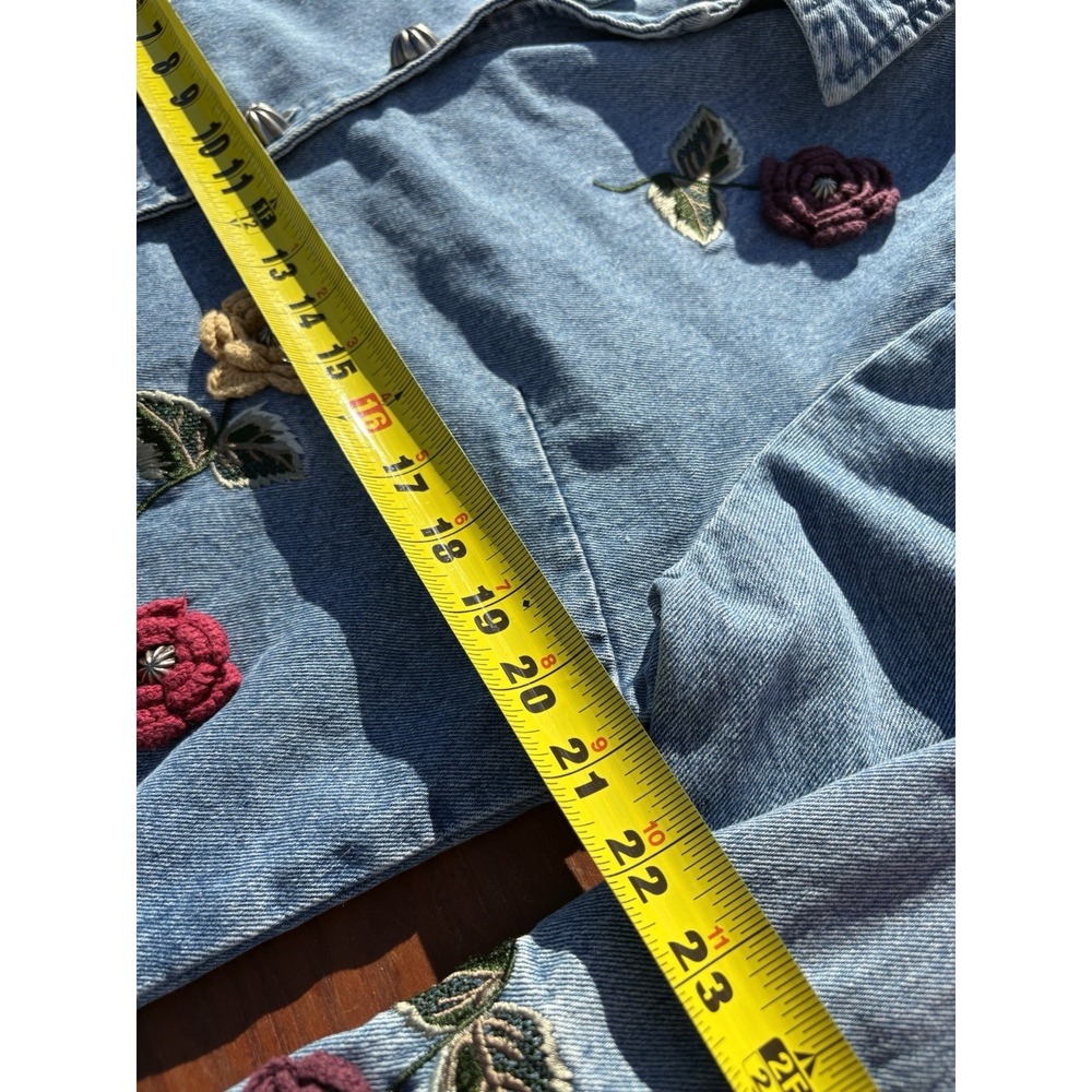 Vtg Blue Jean Denim Jacket with Floral Embroidery Size M Boho Hippie Buttons - Picture 9 of 14